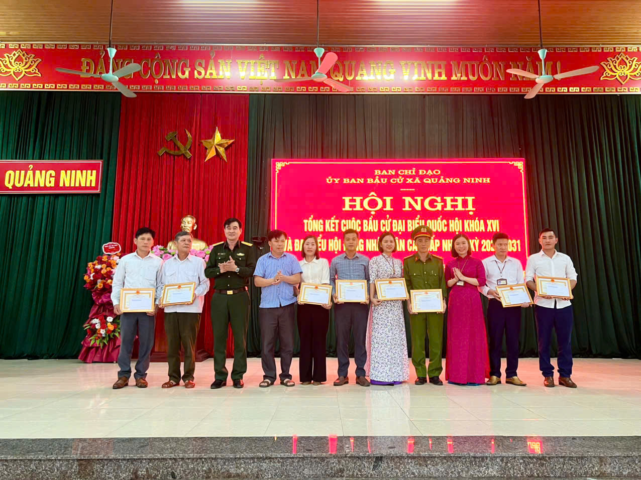 Anh-tin-bai